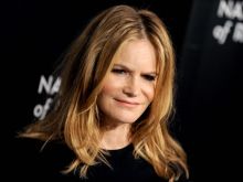 Jennifer Jason Leigh