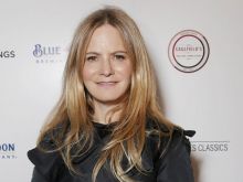 Jennifer Jason Leigh