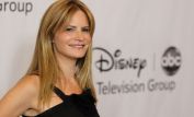 Jennifer Jason Leigh