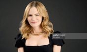 Jennifer Jason Leigh