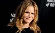 Jennifer Jason Leigh