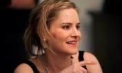 Jennifer Jason Leigh