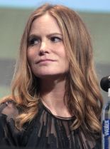 Jennifer Jason Leigh