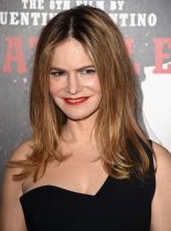 Jennifer Jason Leigh