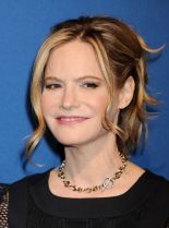 Jennifer Jason Leigh