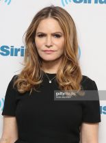 Jennifer Jason Leigh