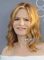 Jennifer Jason Leigh