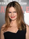 Jennifer Jason Leigh