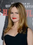 Jennifer Jason Leigh