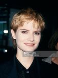 Jennifer Jason Leigh