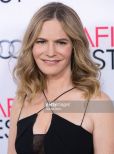 Jennifer Jason Leigh