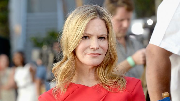 Jennifer Jason Leigh