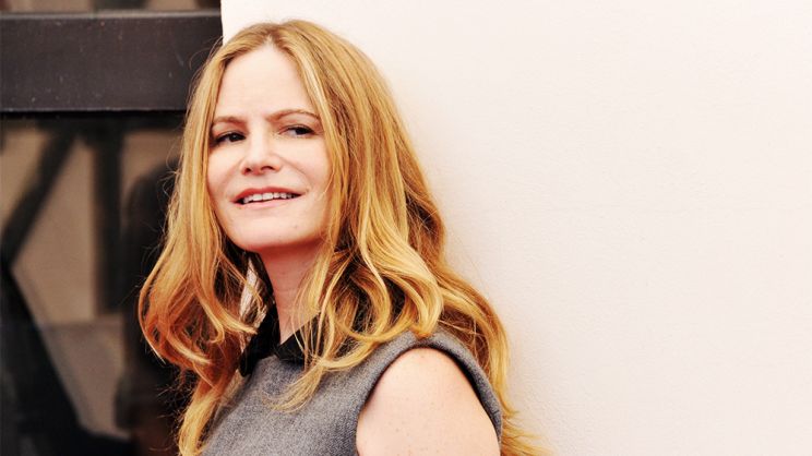 Jennifer Jason Leigh