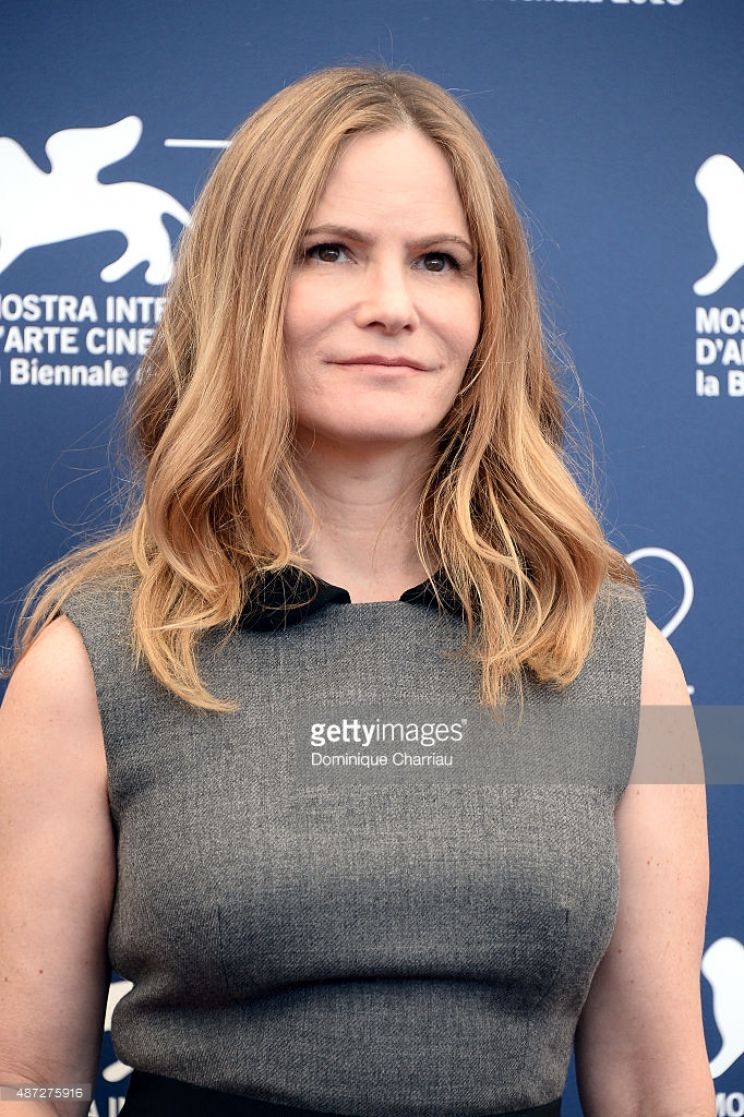 Jennifer Jason Leigh