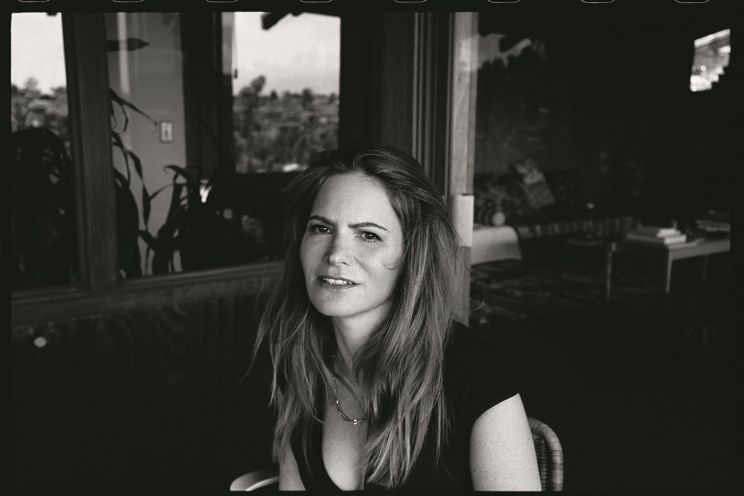 Jennifer Jason Leigh