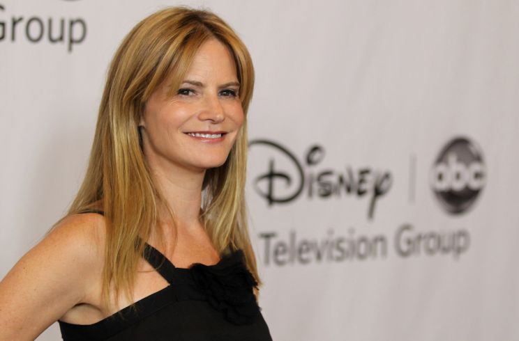 Jennifer Jason Leigh