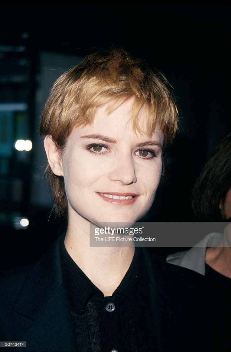 Jennifer Jason Leigh