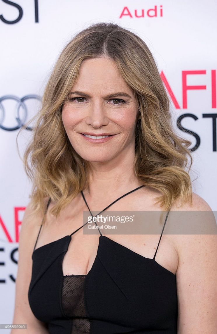 Jennifer Jason Leigh