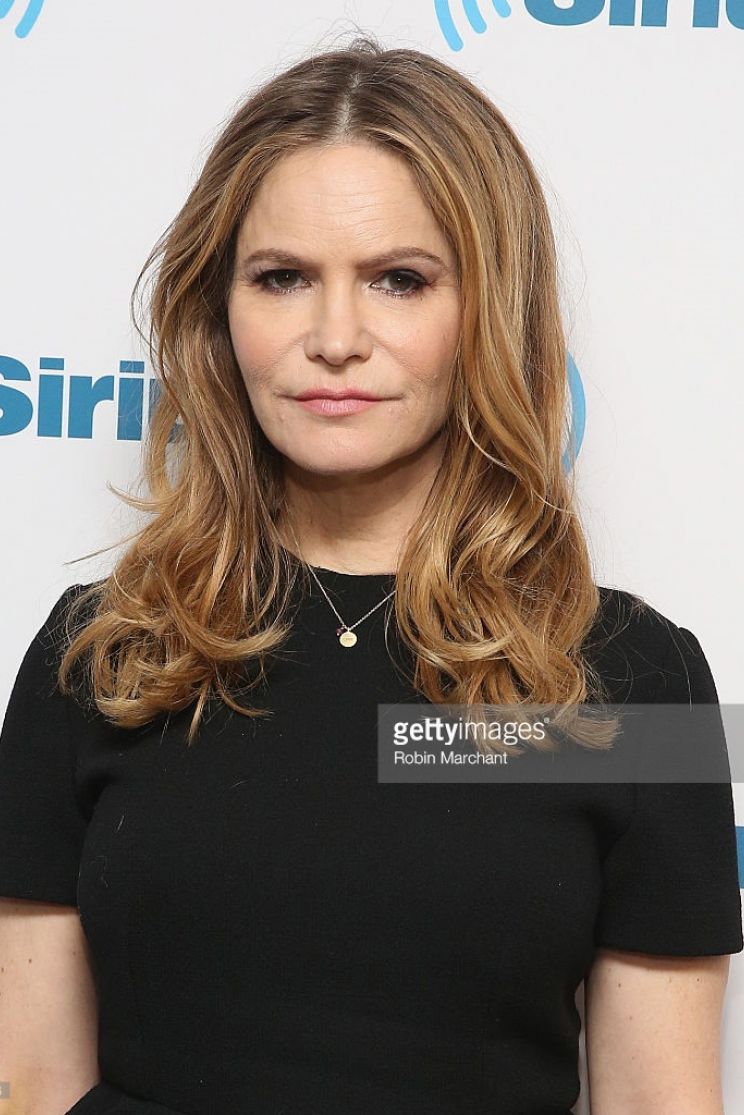 Jennifer Jason Leigh