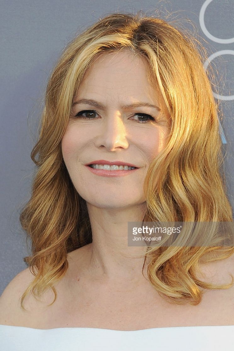 Jennifer Jason Leigh