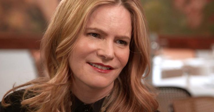 Jennifer Jason Leigh