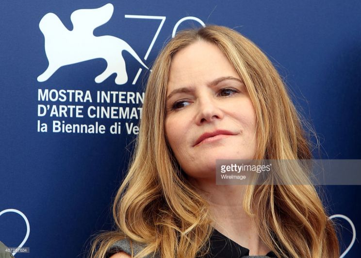 Jennifer Jason Leigh