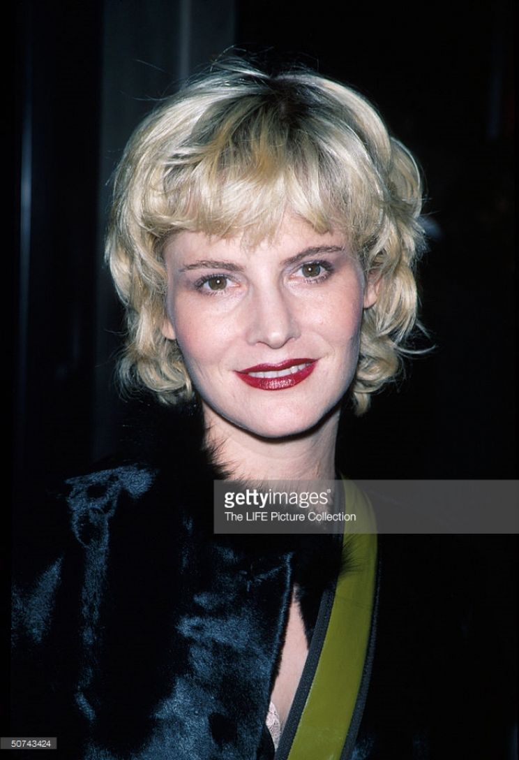 Jennifer Jason Leigh