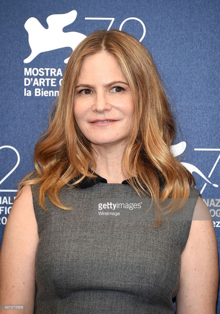 Jennifer Jason Leigh