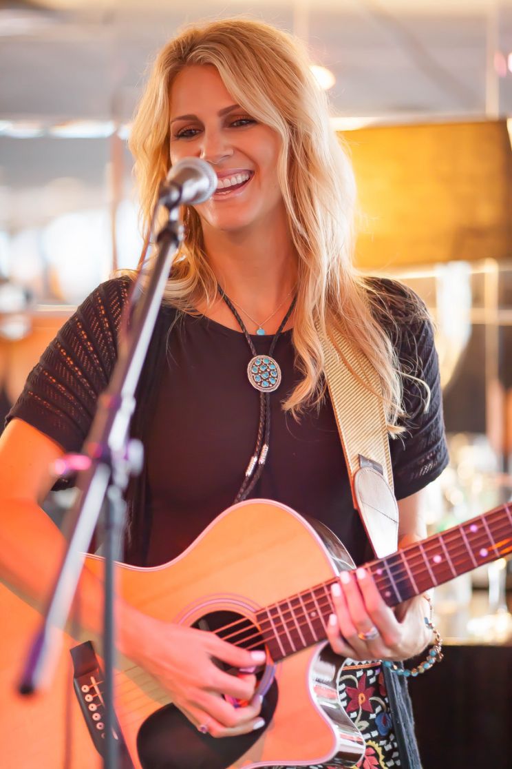 Jennifer Wayne