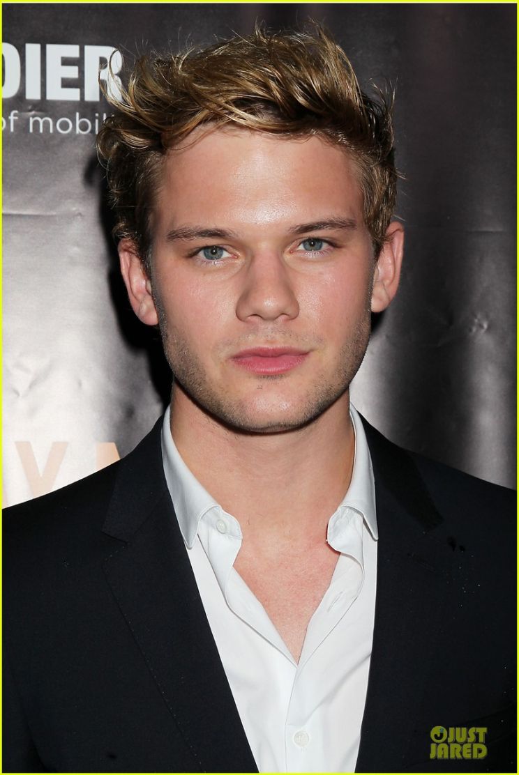 Jeremy Irvine