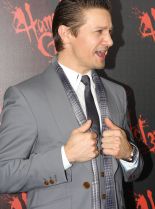 Jeremy Renner #50763 picture (Portrait Medium)