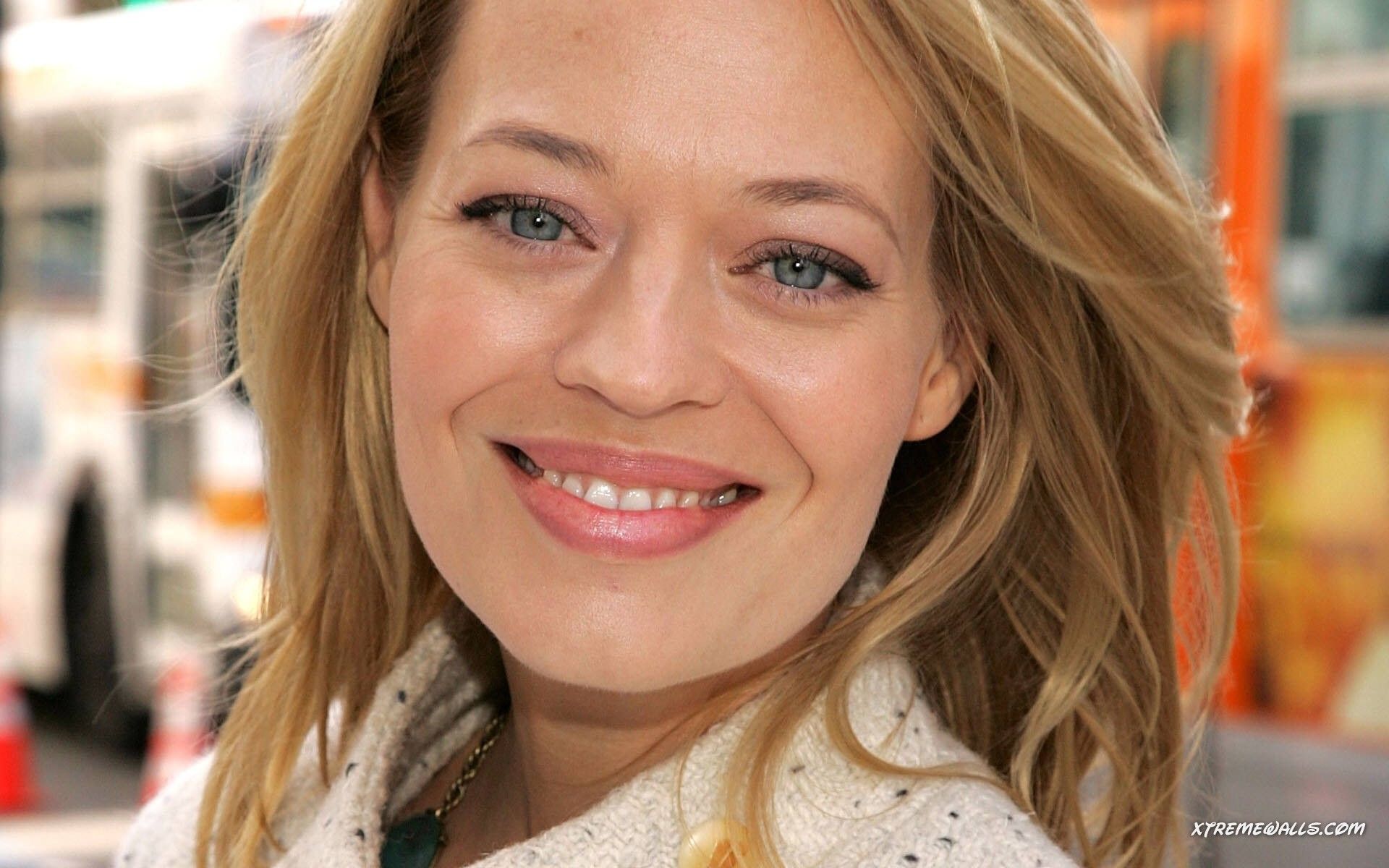 Pictures of Jeri Ryan