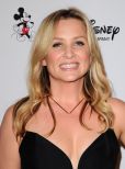 Jessica Capshaw