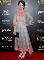 Jessica Tovey photo