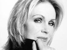 Joanna Lumley photo