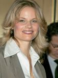 Joelle Carter