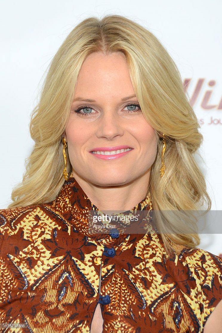 Joelle Carter