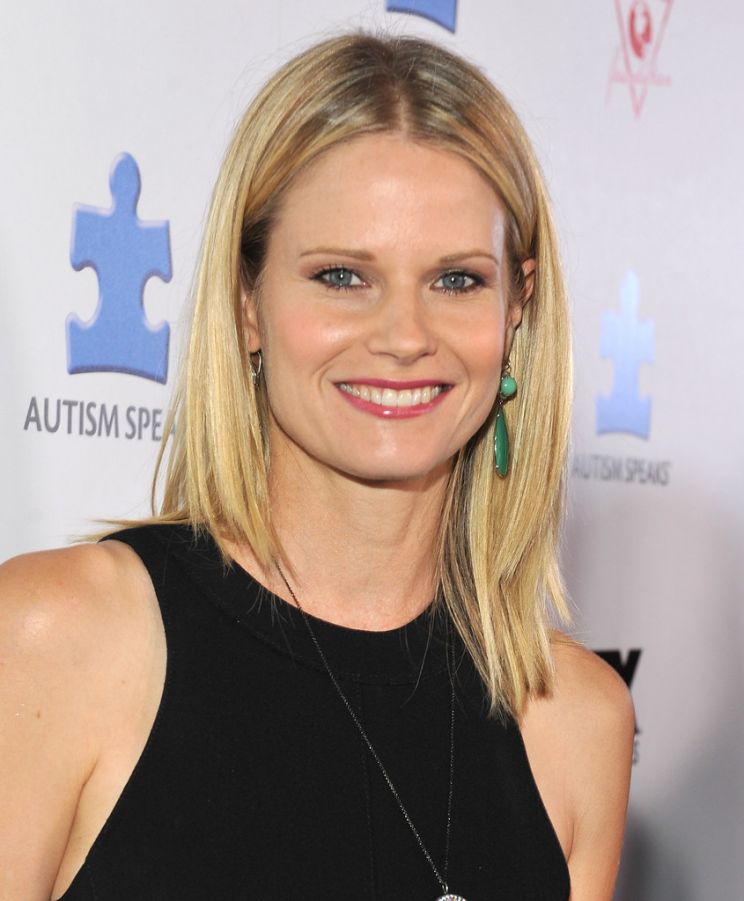 Joelle Carter
