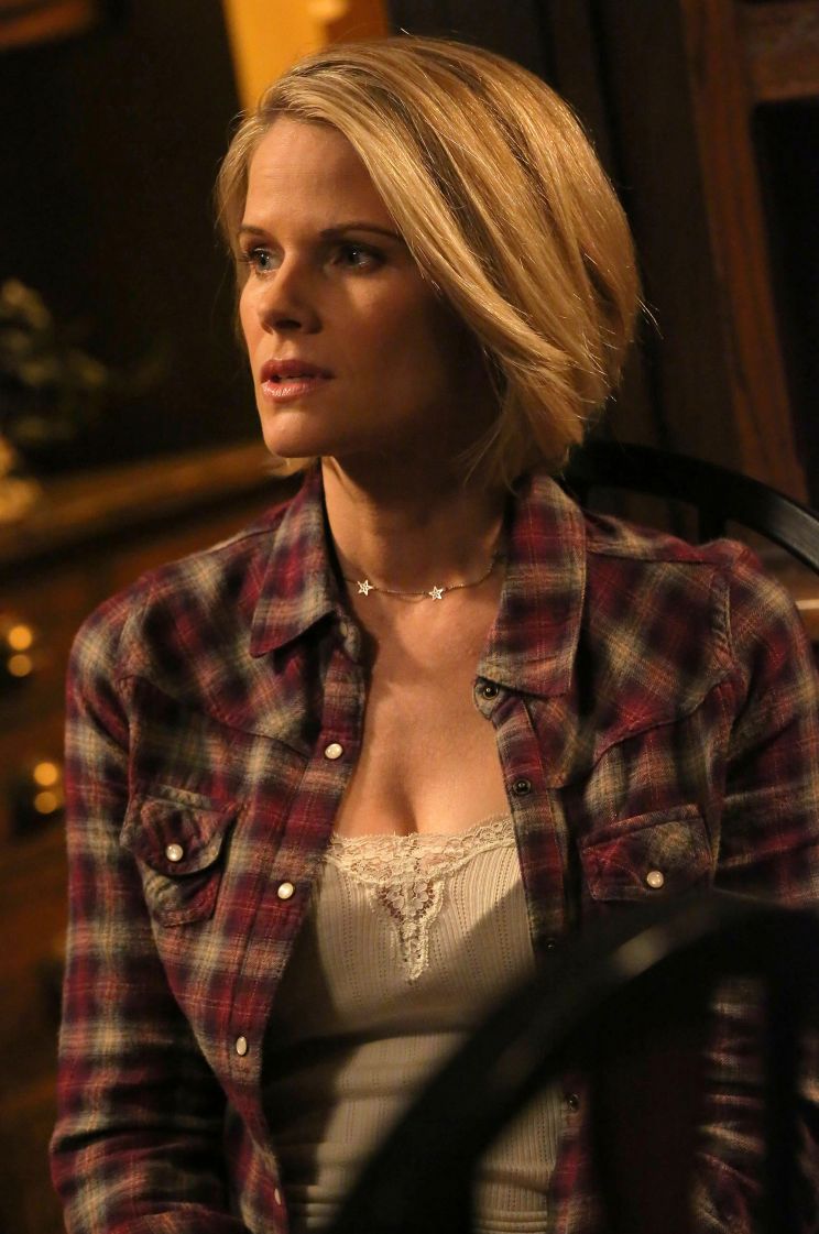 Joelle Carter