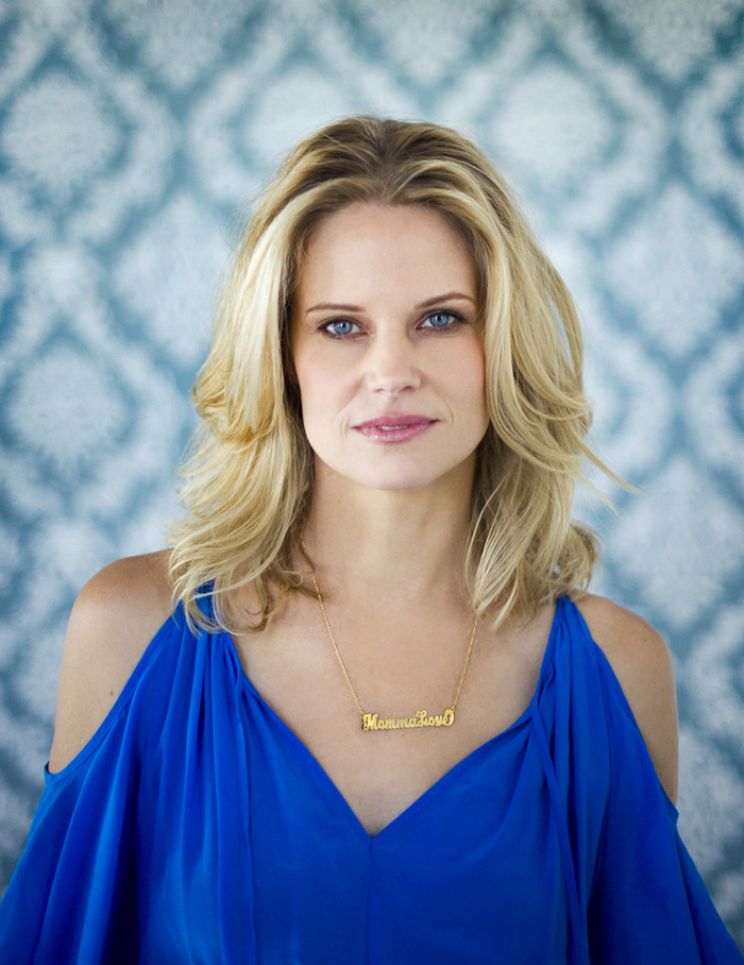 Joelle Carter