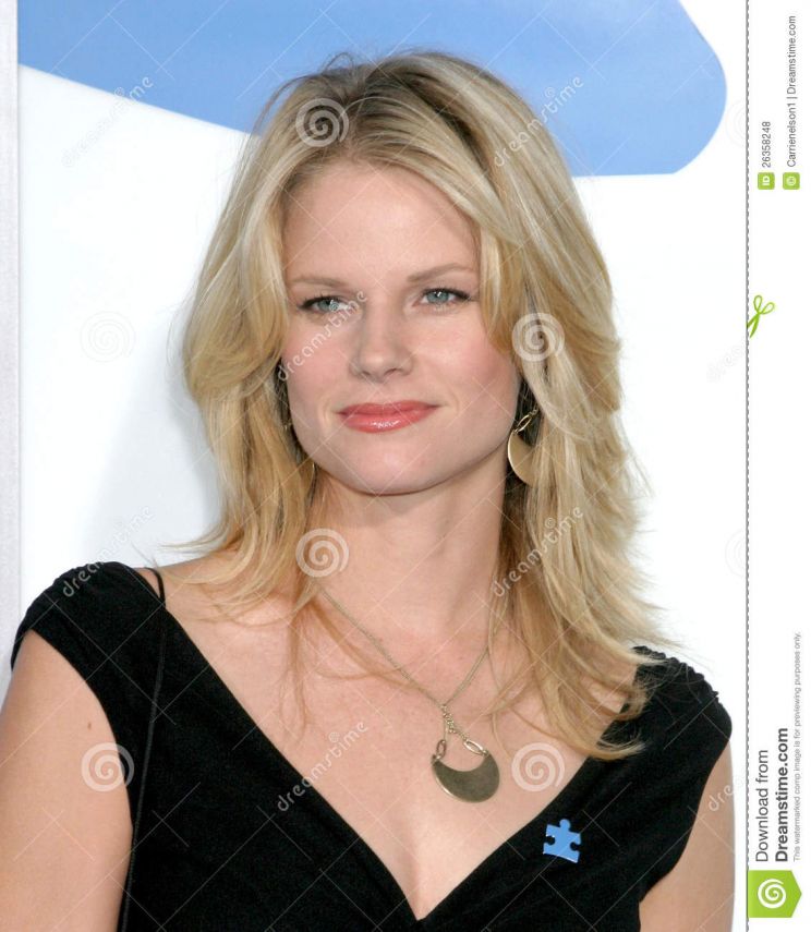 Joelle Carter