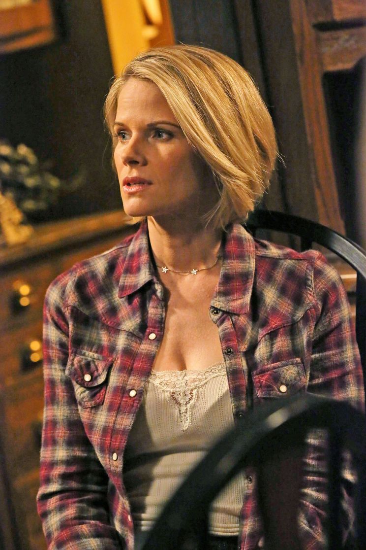 Joelle Carter
