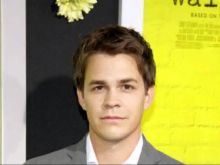 Johnny Simmons