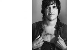 Johnny Simmons