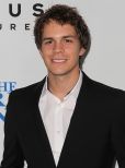 Johnny Simmons