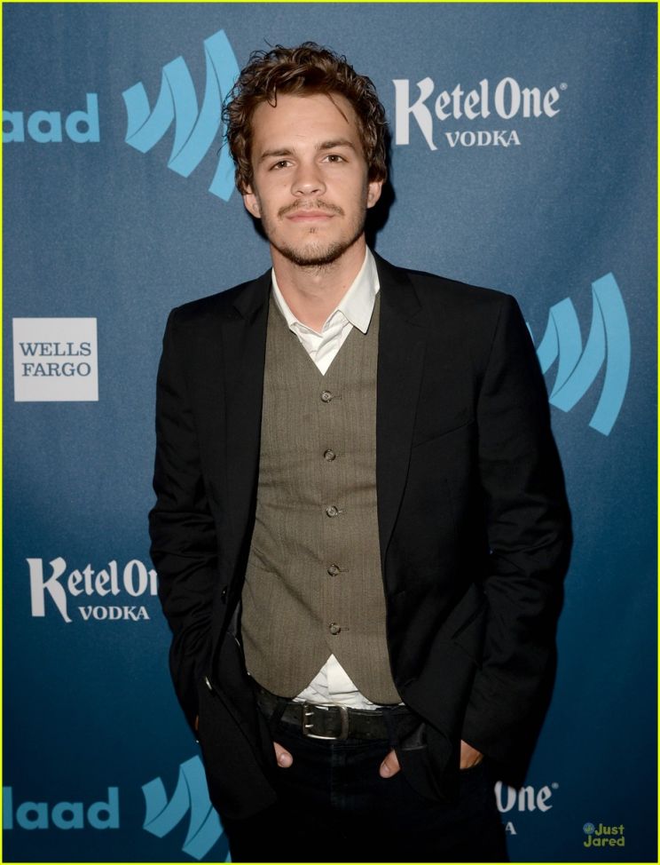 Johnny Simmons