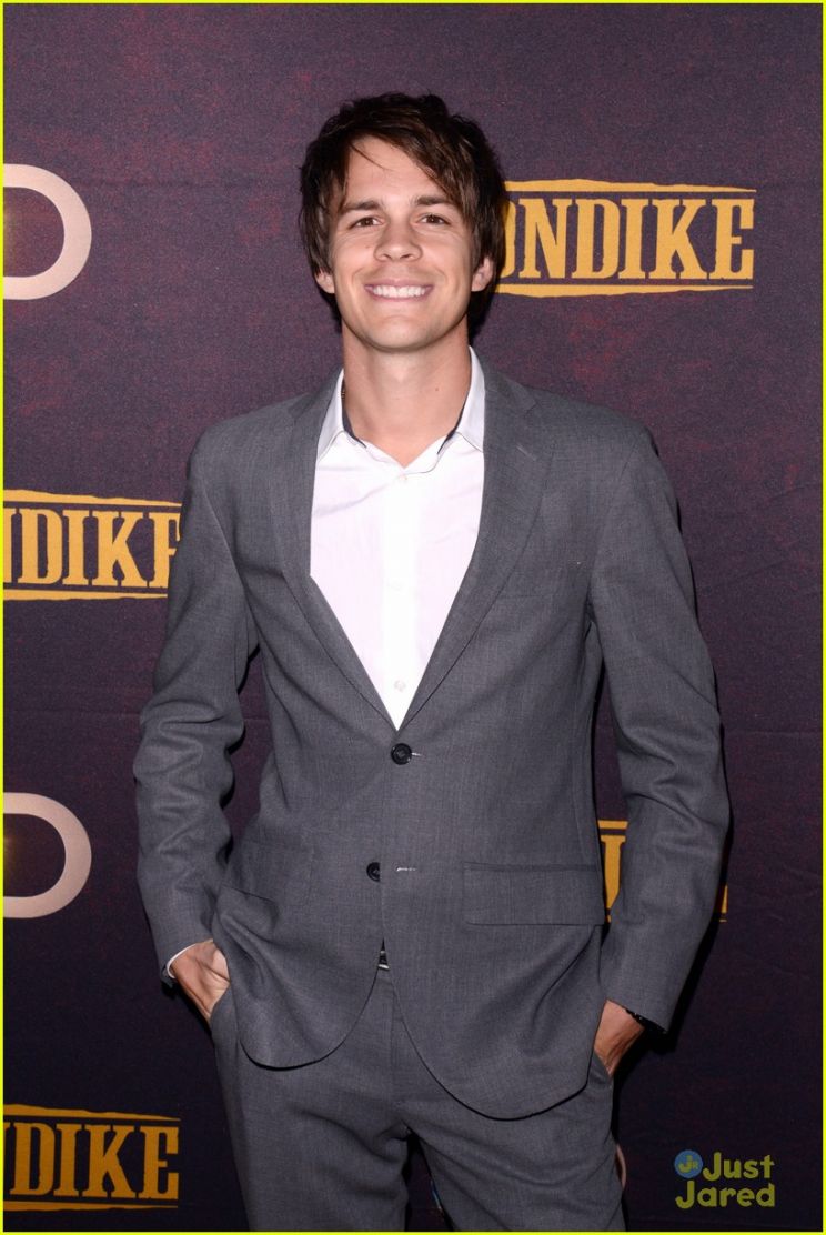 Johnny Simmons