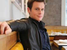 Jonathan Groff