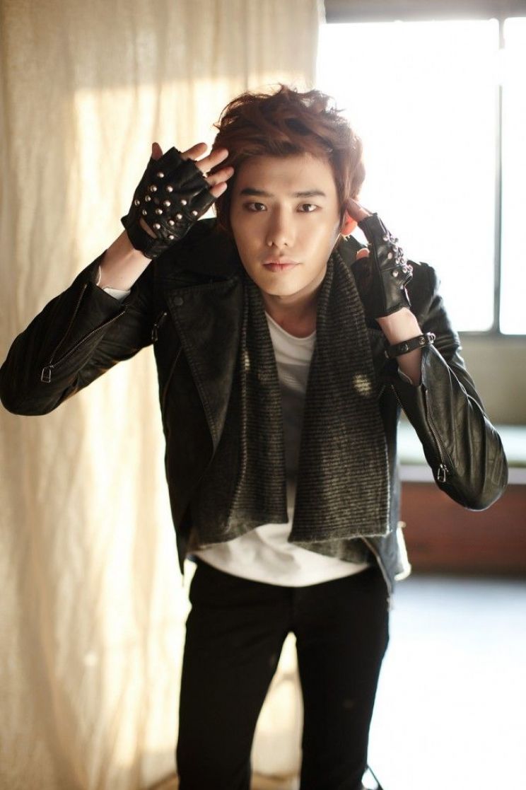 Jong-Suk Lee