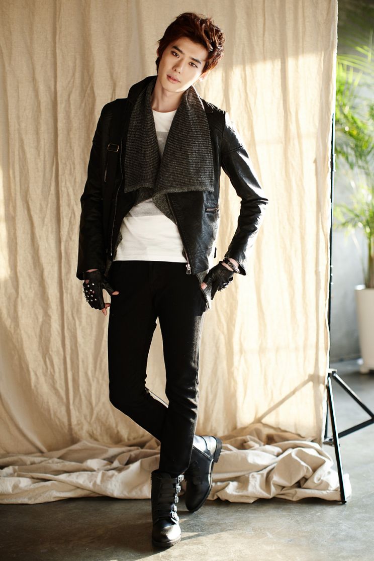 Jong-Suk Lee